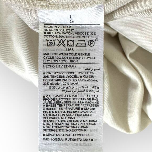 Old Navy Extra HighRise Khaki Pleated Ladies Basic Staple Shorts NWT | Sz L [38] - Picture 7 of 7